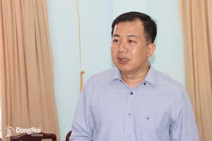 Ông Lại Thế Thông, Bí thư Đảng ủy, Chủ tịch HĐND xã Xuân Phú, Ủy viên Ban Dân tộc HĐND thành phố phát biểu tại buổi giám sát. Ảnh: Quang Minh