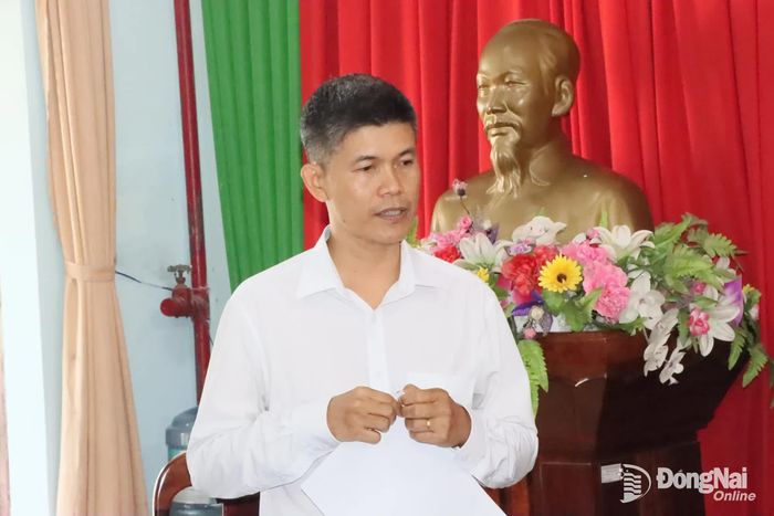 Hiệu trưởng Trường Phổ thông Dân tộc nội trú THPT Bình Phước Nguyễn Đỗ Trọng Khôi phát biểu tại buổi giám sát. Ảnh: Quang Minh