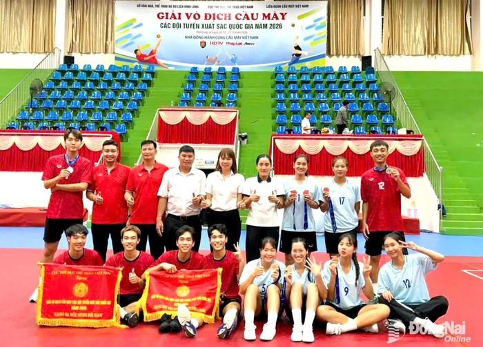 Các thành viên đội cầu mây thành phố Đồng Nai chụp hình lưu niệm tại giải. Ảnh: ĐVCC