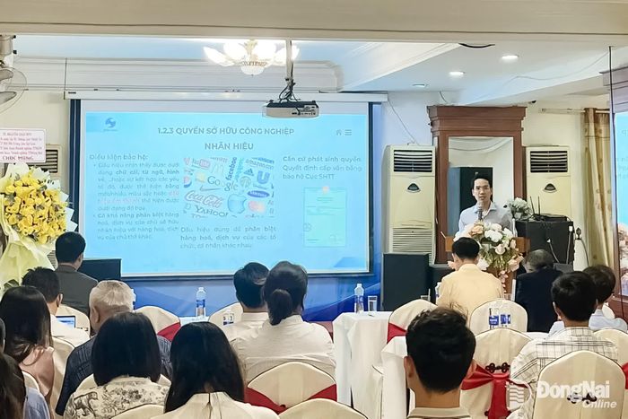 Các diễn giả trình bày tham luận tại hội thảo. Ảnh: Hải Quân