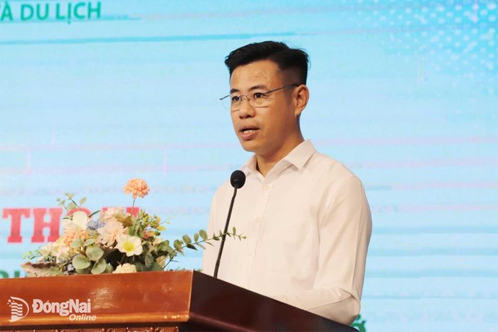 Phó Giám đốc Sở Văn hóa, Thể thao và Du lịch Vũ Thanh Ngữ phát biểu khai mạc tọa đàm. Ảnh: My Ny