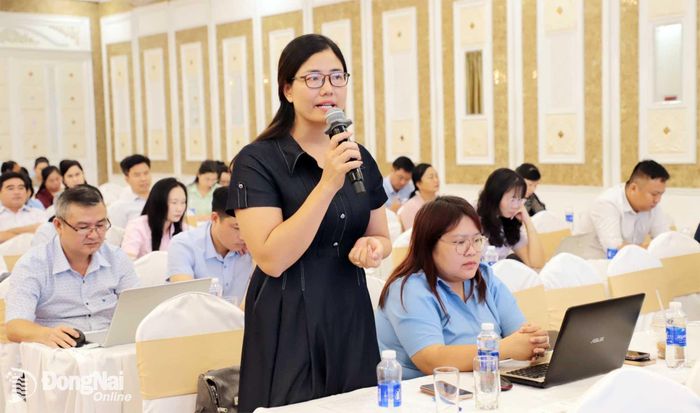 Đại biểu xã Xuân Phú phát biểu, đề xuất ý kiến tại tọa đàm. Ảnh: My Ny
