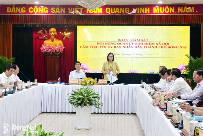 Thành ủy viên, Phó Chủ tịch UBND thành phố Đồng Nai Nguyễn Thị Hoàng phát biểu tại buổi làm việc. Ảnh: Hạnh Dung