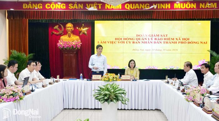 Ông Ngọ Duy Hiểu, Phó Chủ tịch Thường trực Tổng Liên đoàn Lao động Việt Nam, Ủy viên Hội đồng Quản lý Bảo hiểm xã hội, trưởng đoàn giám sát kết luận buổi làm việc. Ảnh: Hạnh Dung