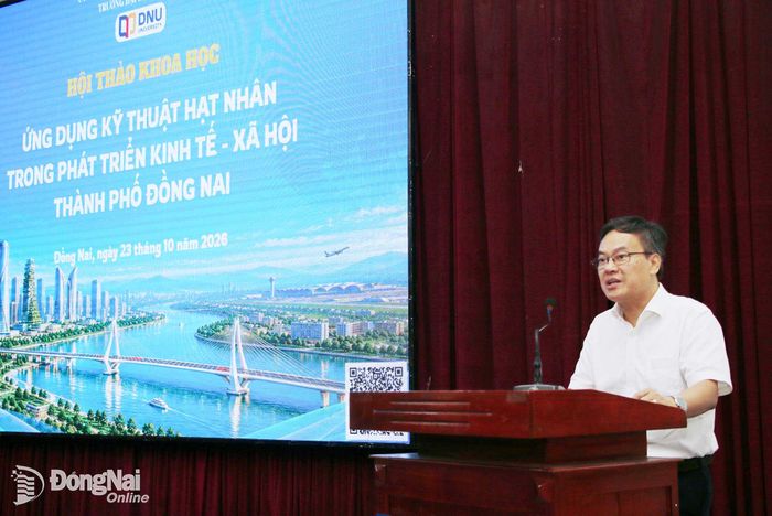 PGS.TS Nguyễn Tuấn Khải, Phó Viện trưởng Viện Năng lượng nguyên tử Việt Nam (Bộ Khoa học và Công nghệ) trình bày tham luận tại hội thảo. Ảnh: Lam Phương