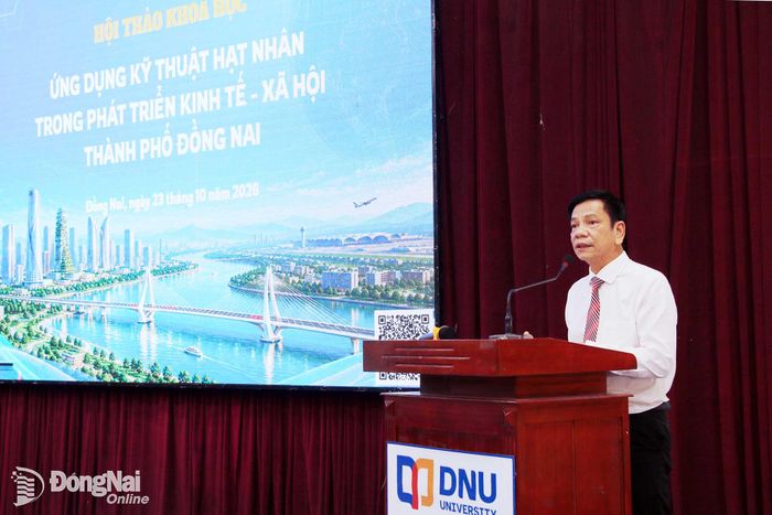 Tiến sĩ Nguyễn Văn Toàn, Phó Hiệu trưởng phụ trách Trường đại học Đồng Nai phát biểu tại hội thảo. Ảnh: Lam Phương