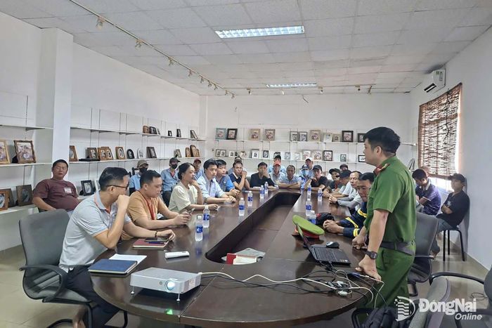 Cán bộ, công nhân viên Công ty TNHH Y&J International tham gia học tập, phổ biến các quy định mới về công tác PCCC và CNCH.