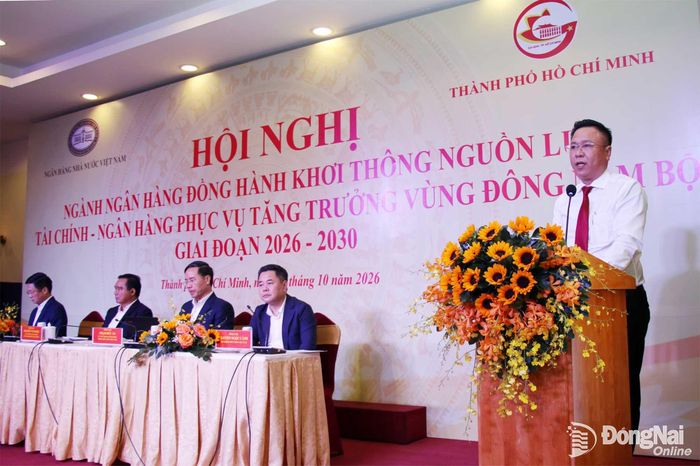 Chủ tịch Hiệp hội Logistics Đồng Nai Phan Đình Cảnh chia sẻ tham luận tại hội nghị. Ảnh: Hải Quân
