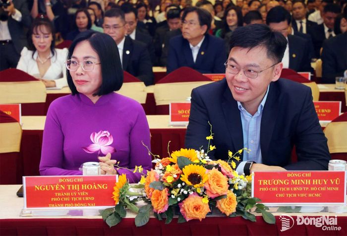 Thành ủy viên, Phó Chủ tịch UBND thành phố Đồng Nai Nguyễn Thị Hoàng tham dự hội nghị. Ảnh: Hải Quân