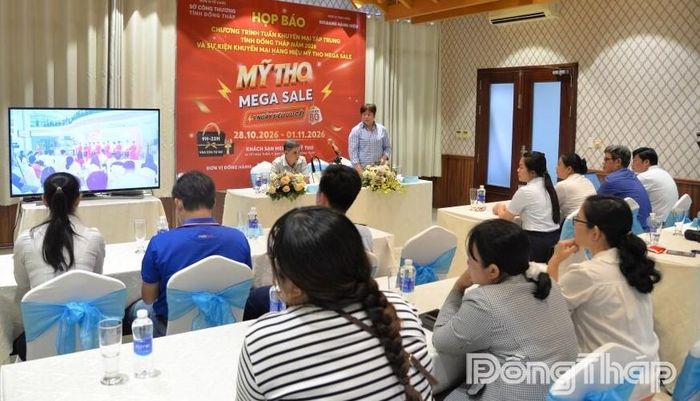 Quang cảnh buổi họp báo.