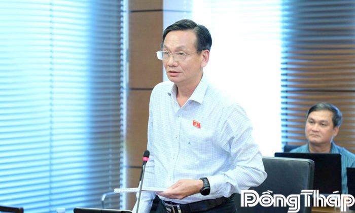 Đại biểu Đoàn Hùng Vũ phát biểu thảo luận.