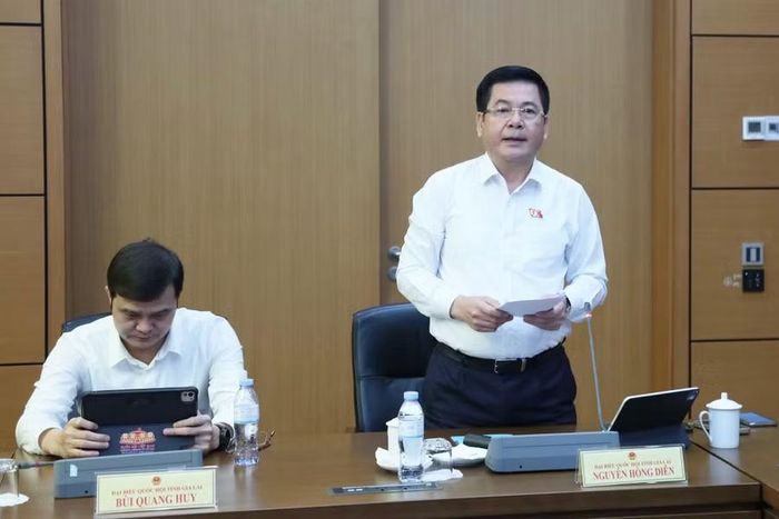 Phó Chủ tịch Quốc hội Nguyễn Hồng Diên cho rằng, việc phân cấp phải gắn với kiểm soát quyền lực, công khai, minh bạch, phòng ngừa thất thu ngân sách, tham nhũng, tiêu cực và lợi ích nhóm. Ảnh: Đoàn ĐBQH tỉnh Gia Lai