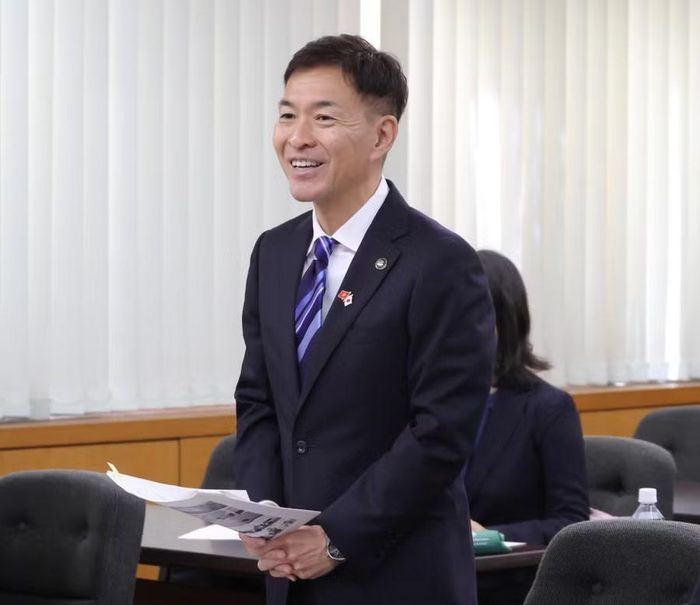 Thị trưởng TP. Ashikaga Naohide Hayakawa phát biểu tại buổi làm việc. Ảnh: Ngọc Luận
