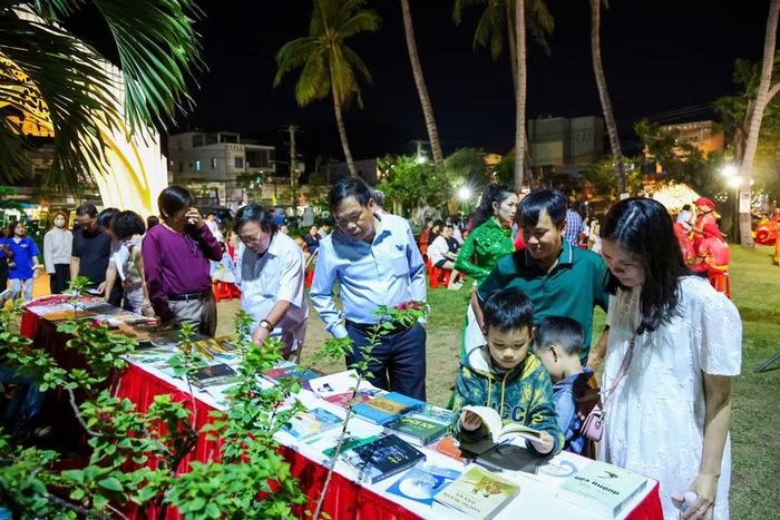  Các hoạt động giao lưu góp phần khơi dậy tiềm năng sáng tạo, tăng cường kết nối giữa các chuyên ngành và đưa tác phẩm nghệ thuật đến gần hơn với công chúng. Ảnh: Huỳnh Vỹ 