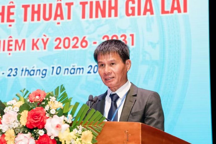  NSƯT Đặng Công Hưng được bầu giữ chức Chủ tịch Hội Văn học Nghệ thuật tỉnh Gia Lai khóa I. Ảnh: NSNA Phan Minh Thọ 