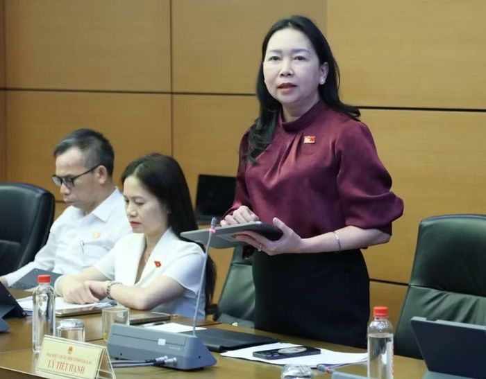  Phó Trưởng đoàn chuyên trách Đoàn ĐBQH tỉnh Gia Lai Lý Tiết Hạnh đề nghị bổ sung quy định cho phép tách riêng công tác bồi thường, hỗ trợ, tái định cư thành dự án độc lập. Ảnh: Đoàn ĐBQH tỉnh Gia Lai 
