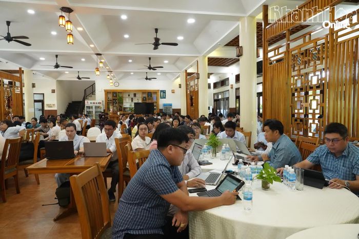 Các đại biểu tham dự hội nghị.