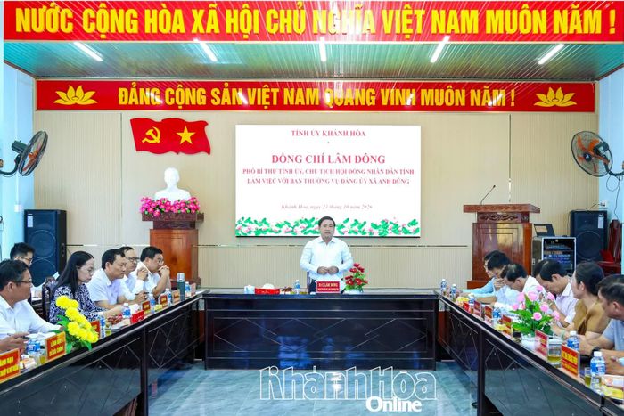 Quang cảnh buổi làm việc.