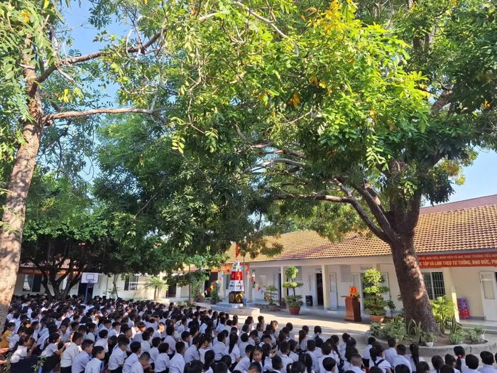Mô hình cột mốc Trường Sa tại Trường Tiểu học Vạn Thắng (xã Vạn thắng).