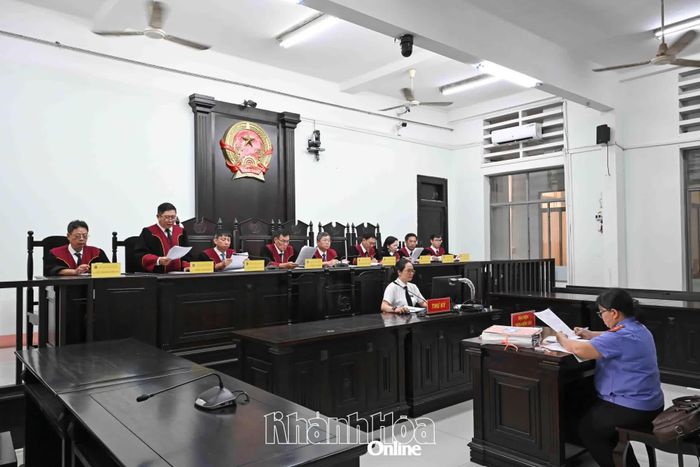 Quang cảnh phiên tòa.