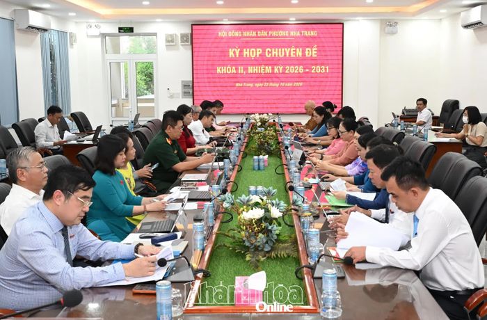 Các đại biểu tham dự kỳ họp.
