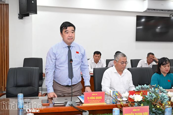 Đồng chí Tạ Hồng Quang phát biểu tại kỳ họp.