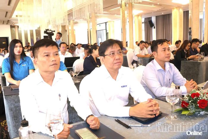 Các đại biểu dự hội nghị.
