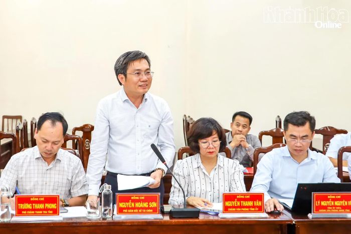Ông Nguyễn Hoàng Sơn - Phó Giám đốc Sở Tài chính trao đổi một số nội dung tại buổi làm việc.