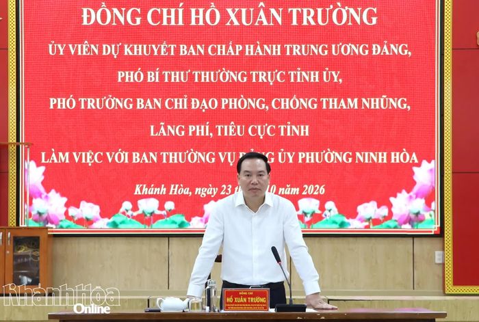 Phó Bí thư Thường trực Tỉnh ủy Hồ Xuân Trường phát biểu kết luận buổi làm việc.