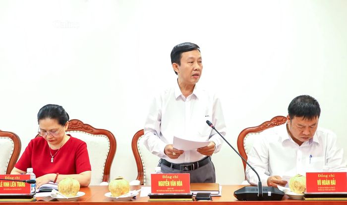 Đồng chí Nguyễn Văn Hòa - Phó Trưởng Ban Thường trực Ban Tuyên giáo Tỉnh ủy báo cáo các nội dung tại buổi làm việc.