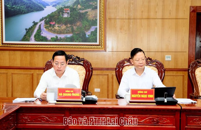 Các đại biểu dự họp.