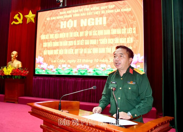 Đại tá Trần Thanh Bình - Phó Chính ủy Bộ Chỉ huy Quân sự tỉnh phát biểu tại hội nghị. 