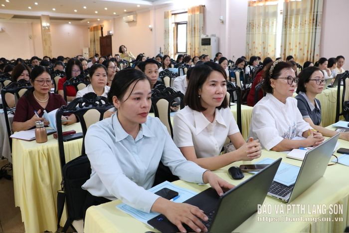 Các đại biểu tham dự hội nghị