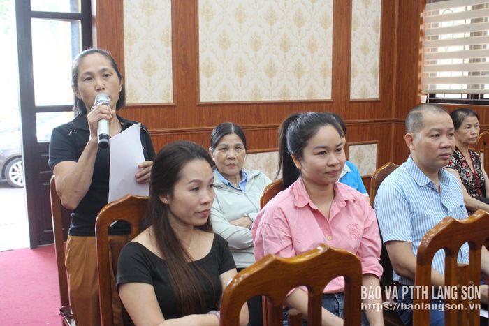 Cử tri phát biểu ý kiến tại hội nghị
