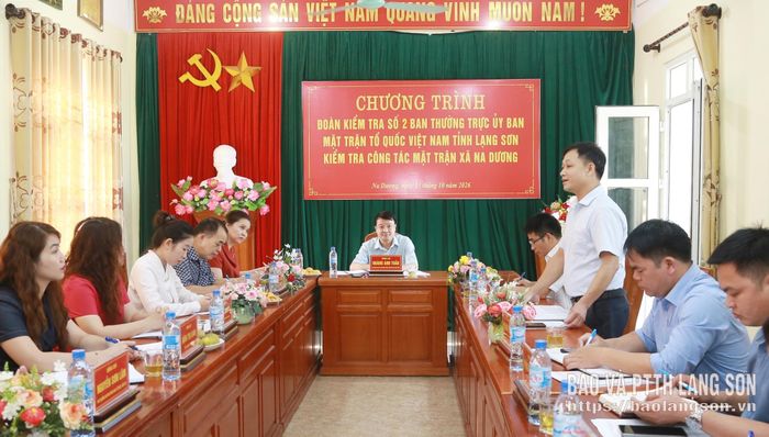 Chủ tịch Ủy ban MTTQ Việt Nam xã Na Dương báo cáo, giải trình các nội dung với đoàn kiểm tra