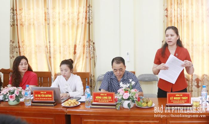 Phó Chủ tịch Hội Phụ nữ tỉnh phát biểu tại buổi kiểm tra