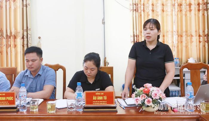 Phó Chủ tịch Ủy ban MTTQ Việt Nam xã, Chủ tịch Hội Phụ nữ xã Na Dương báo cáo, giải trình các nội dung với đoàn kiểm tra