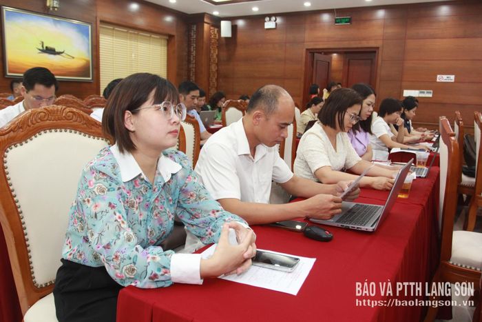 Đại biểu tham dự hội nghị