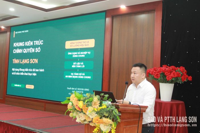 Báo cáo viên Trung tâm Công nghệ - Chính phủ số (Cục Chuyển đổi số quốc gia) phổ biến những nội dung cơ bản của Khung kiến trúc Chính quyền số tỉnh Lạng Sơn phiên bản 1.0
