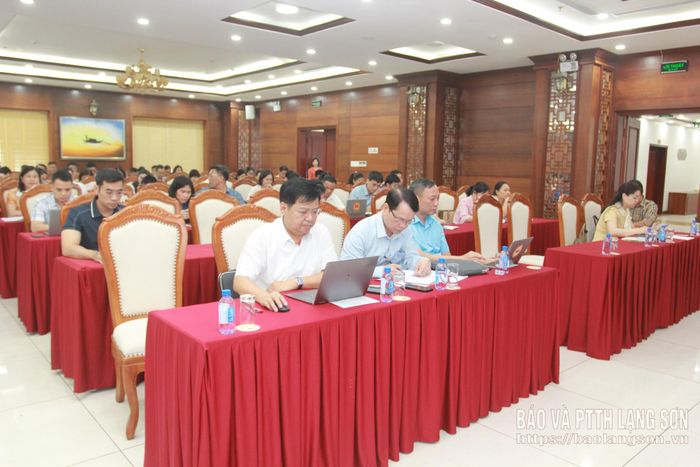 Các đại biểu tham dự hội nghị