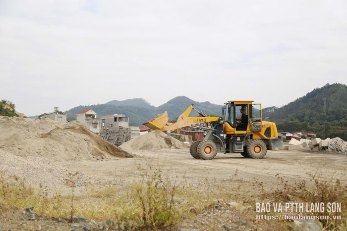 Nhà thầu huy động máy móc thi công dự án Khu đô thị phía Đông Nam, thị trấn Đồng Mỏ cũ