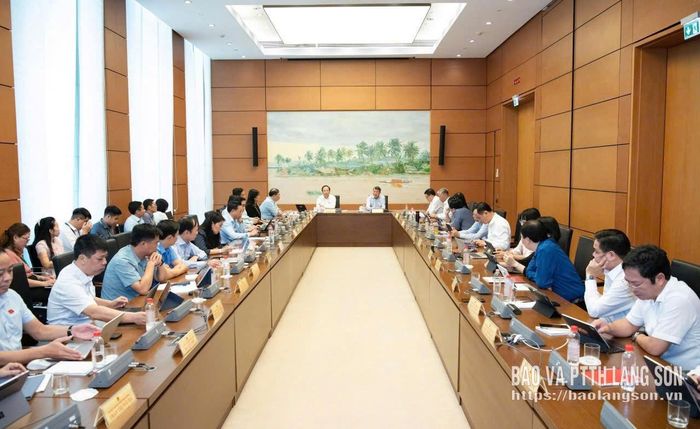 Toàn cảnh phiên thảo luận tại tổ 3