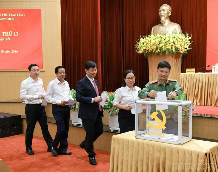 Các đại biểu bỏ phiếu bầu chức Ủy viên Ủy ban Kiểm tra Tỉnh ủy, Chủ nhiệm Ủy ban Kiểm tra Tỉnh ủy nhiệm kỳ 2025 - 2030.