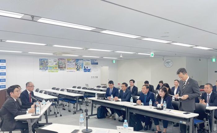 Phó Chủ tịch UBND tỉnh Nguyễn Thành Sinh phát biểu tại buổi làm việc.
