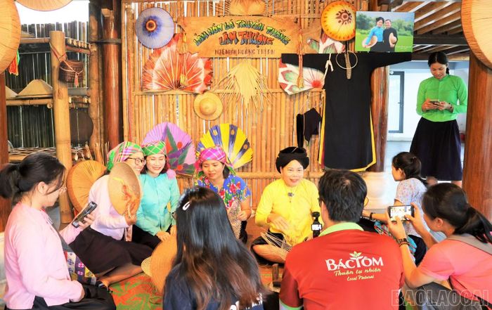 Các đơn vị còn trải nghiệm đan nón truyền thống của người Tày Lâm Thượng, tìm hiểu nét đẹp văn hóa bản địa và những giá trị thủ công được gìn giữ qua nhiều thế hệ.