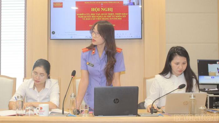 Các đại biểu phát biểu ý kiến, góp ý tại hội nghị.