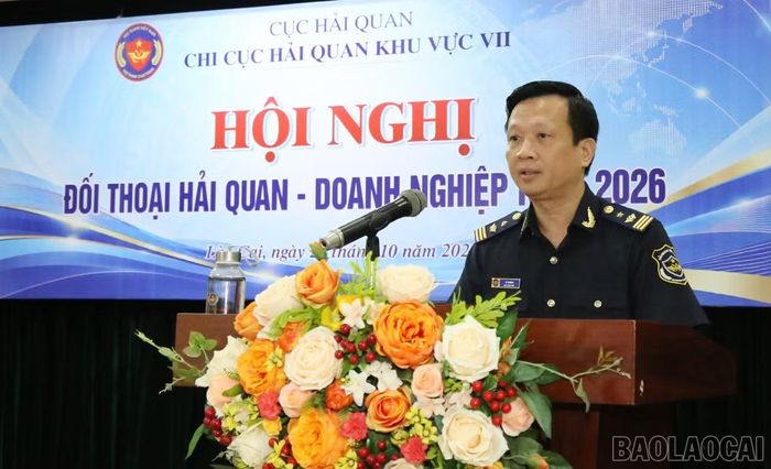 Đại diện lãnh đạo Chi cục Hải quan khu vực VII phát biểu tại hội nghị.