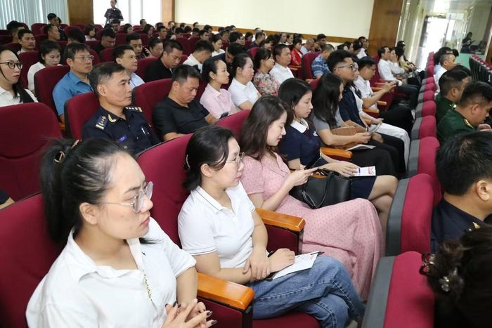 Gần 200 doanh nghiệp hoạt động trong lĩnh vực xuất nhập khẩu, kho bãi và logistics tham dự hội nghị.