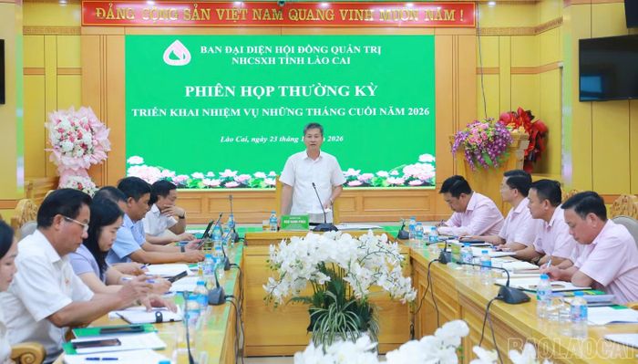 Đồng chí Ngô Hạnh Phúc - Ủy viên Ban Thường vụ Tỉnh ủy, Phó Chủ tịch Thường trực UBND tỉnh, Trưởng ban Đại diện Hội đồng quản trị Ngân hàng Chính sách xã hội tỉnh Lào Cai phát biểu kết luận hội nghị.