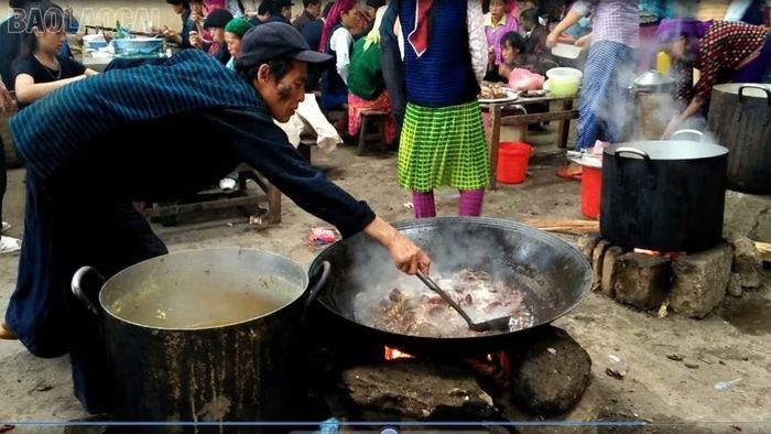 Thắng cố ngựa - món ăn đậm đà bản sắc và nổi tiếng của Lào Cai.